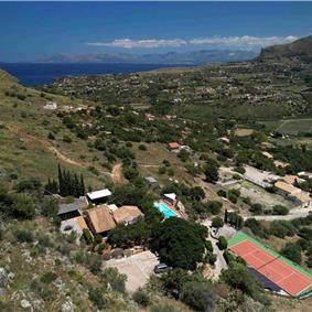 3 bedroom villa with pool and tennis court in Sicily, sleeps 6-8